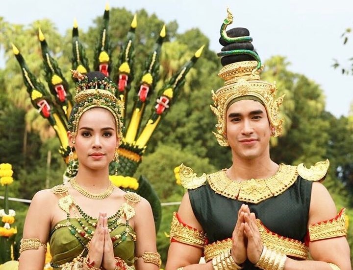 อลังการ! “นาคี 2” ณเดชน์-ญาญ่า เเต่งเป็น “พ่อปู่ศรีสุทโธ-แม่ย่าศรีปทุมมา” บวงสรวงใหญ่ที่คำชะโนด