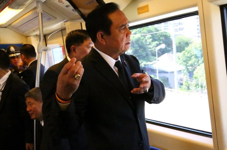 “บิ๊กตู่” สั่งทหารอากาศมาช่วย หาก จนท.สนามบินดอนเมืองไม่พอ