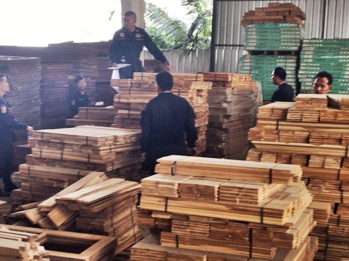 บุกค้นโรงงานแปรรูปไม้นิมิตใหม่ พบทั้ง ‘พะยูง-ชิงชัน’ ซุกโกดังมูลค่าไม่ต่ำ 30 ล้าน