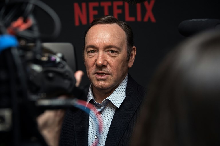 “เน็ตฟลิกซ์” ประกาศระงับสร้างซีรีส์ดัง House of Cards หลังข่าวฉาวนักเเสดงนำ “เควิน สเปซีย์”