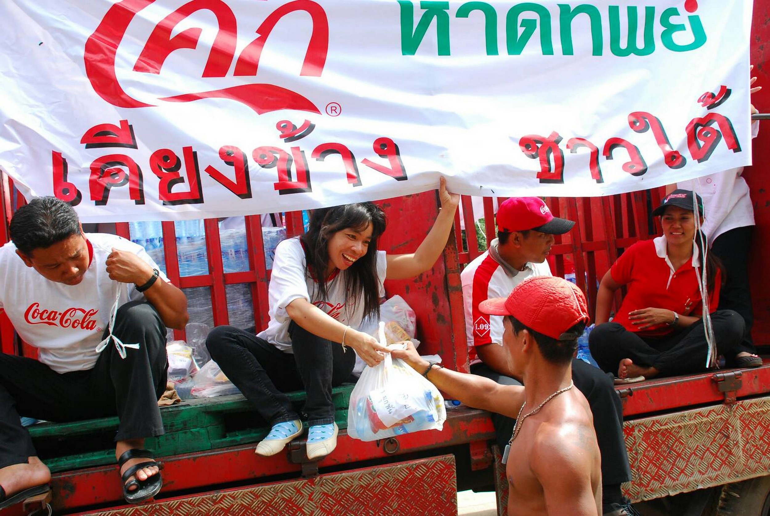 “โค้ก” จับมือสภากาชาด ช่วยน้ำท่วมเยียวยาคนไทย