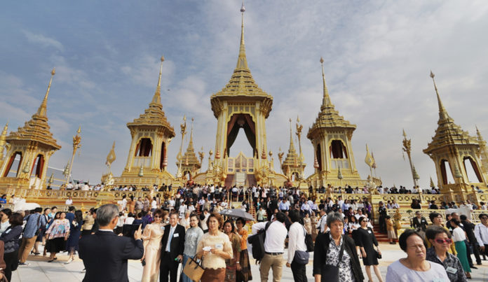 ชมพระเมรุมาศไม่ห้ามเซลฟี่-ไลฟ์สด คาดเข้าชม 1 แสนคนต่อวัน เล็งขยายเวลาเปิดถึงเที่ยงคืน