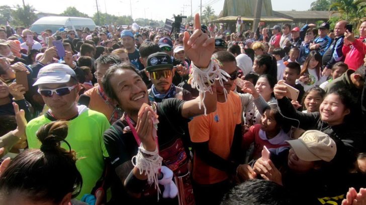เอาใจช่วย ลุ้นทั่วประเทศ! “ตูน บอดี้สแลม” ใกล้ถึงเส้นชัย เร่งทำเวลาถึงแม่สายตามกำหนด