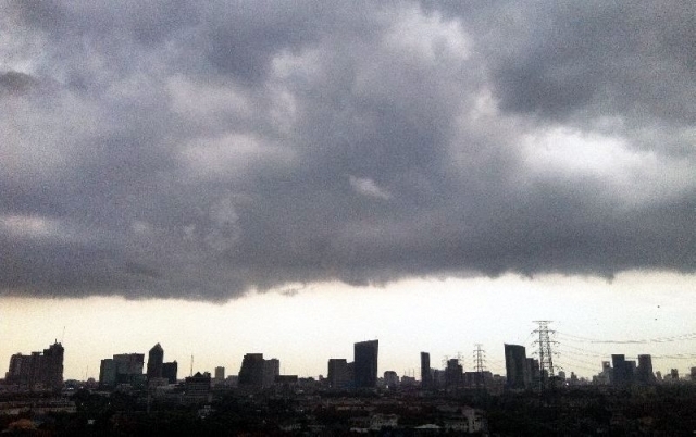 เตรียมร่มให้พร้อม ตกหนักไม่แพ้เมื่อคืน! อุตุฯเตือนฝนยังถล่ม 41 จังหวัดทั่วปท. กทม. 40%