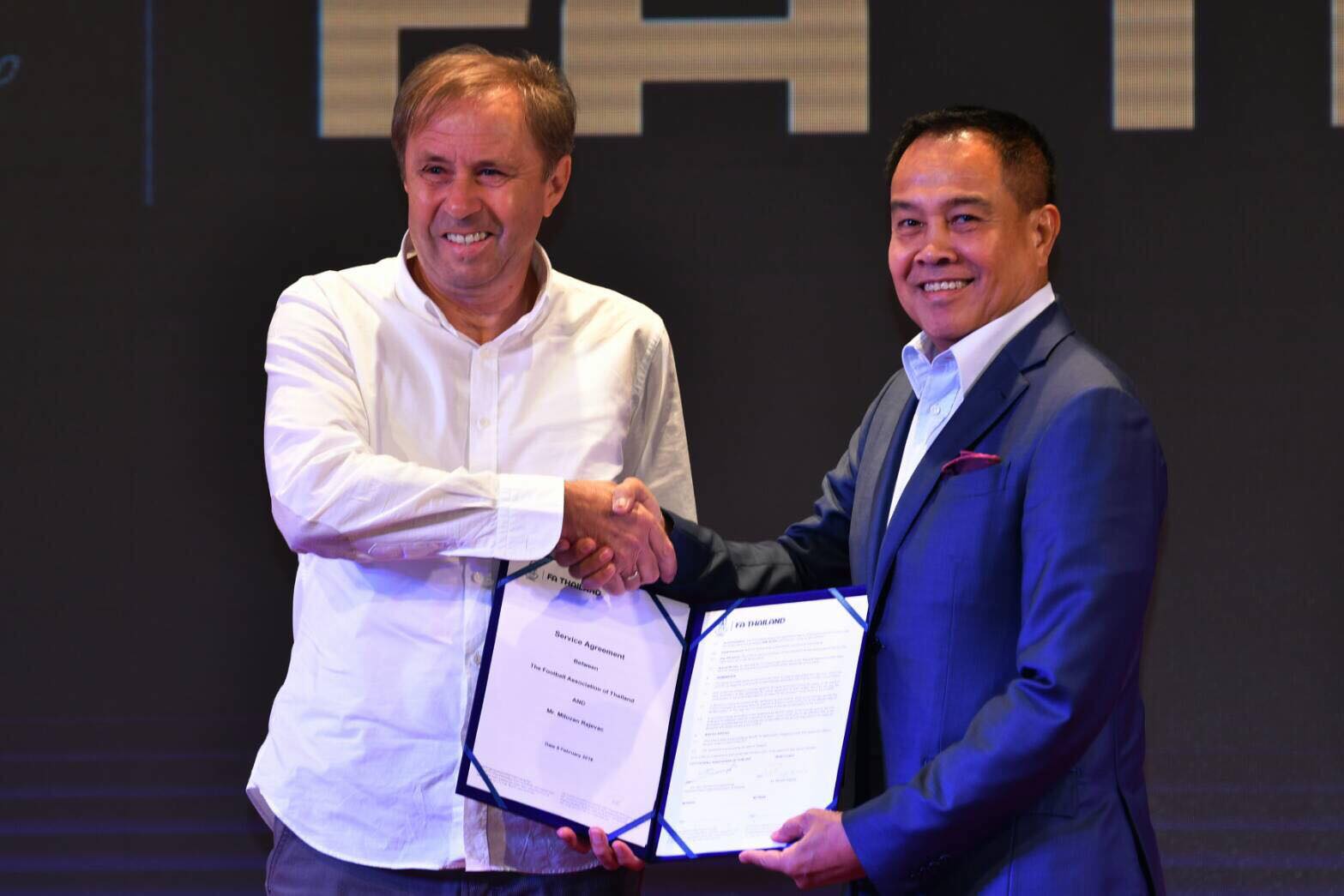 สมาคมฟุตบอลฯ แถลงความพร้อมก่อนเปิดศึกไทยลีก พร้อมต่อสัญญา “ราเยวัช” ถึงปี 2563