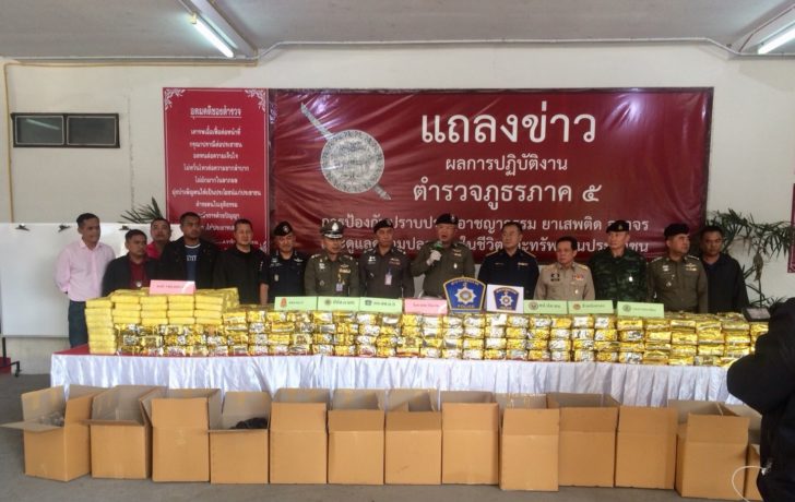 จับบิ๊กล็อต! ยาบ้า 7 แสนเม็ด-ยาไอซ์ 560 กก. ซุกลังผลไม้แช่อิ่มตบตา มูลค่ากว่า 1.6 พันล้าน