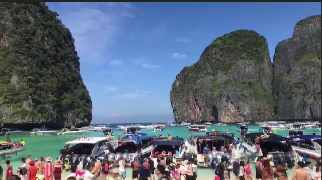 กรมอุทยานฯ จ่อปิด”อ่าวมาหยา-เกาะพีพี” 1 มิ.ย.–30 ก.ย. หลังนักท่องเที่ยวนับล้านทะลักสร้างปัญหาสิ่งแวดล้อม