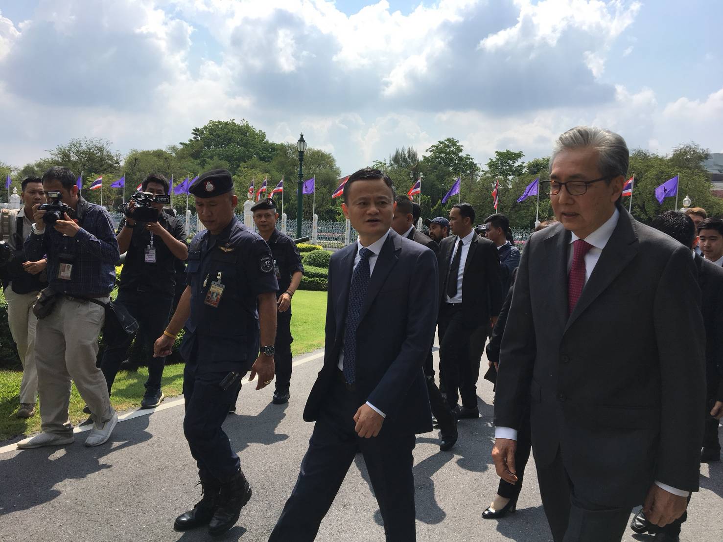 “แจ็ค หม่า” ถึงไทย จับมือ “สมคิด”- “ประยุทธ์”