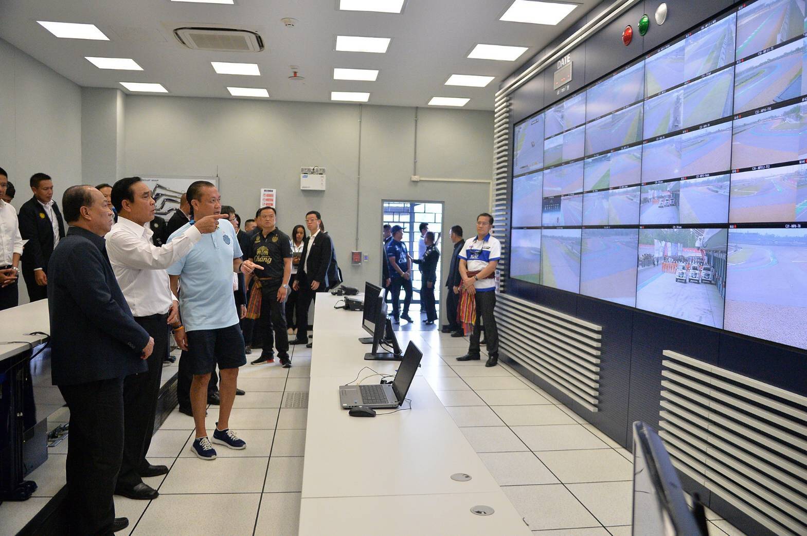 นายกฯ เยี่ยมชมห้องควบคุมการแข่งขัน Racing Control Room ทันสมัยที่สุดแห่งหนึ่งของโลก