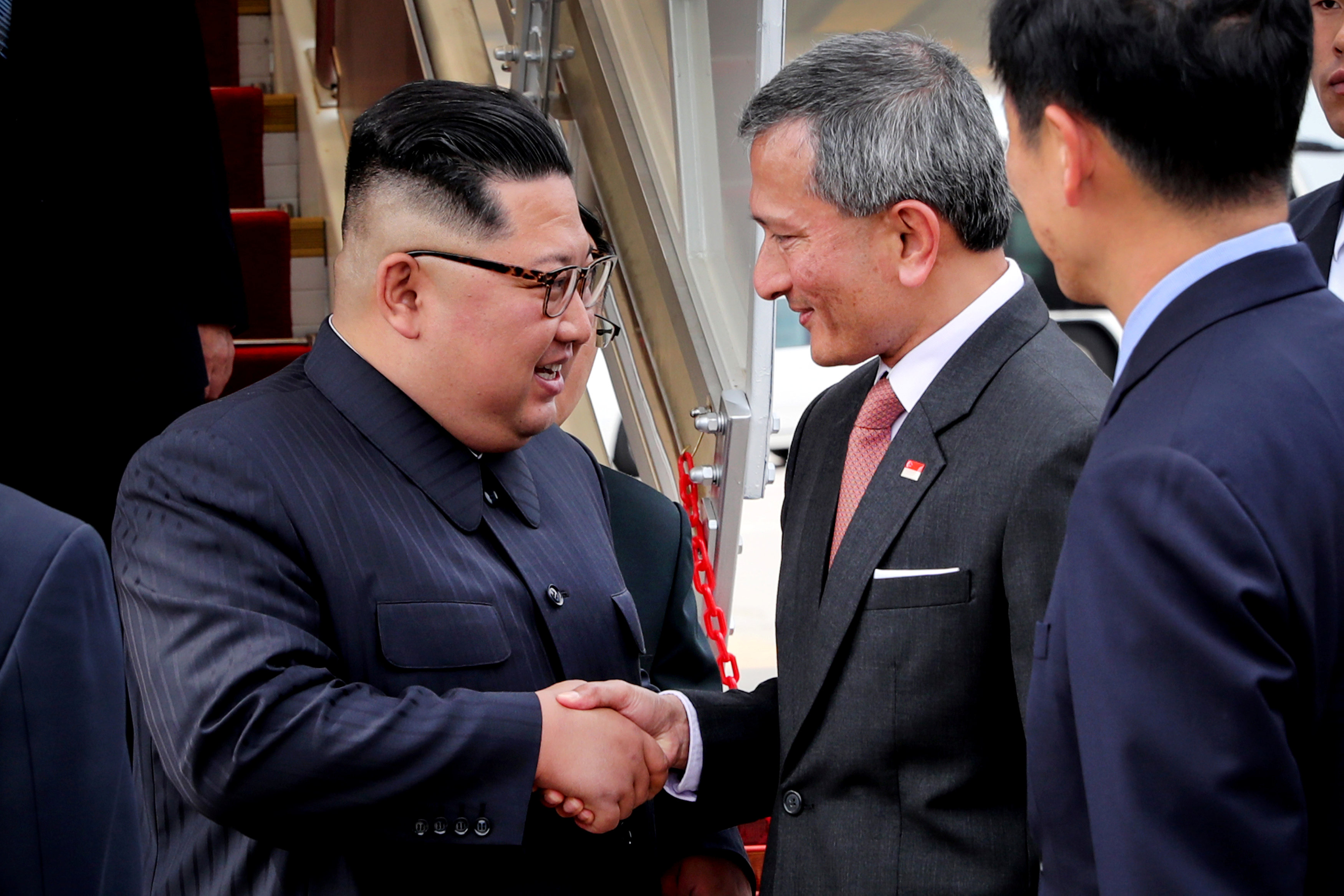 ท่านผู้นำมาแล้ว! “คิม จองอึน” เดินทางถึงสิงคโปร์ เตรียมถกสุดยอดซัมมิต-เข้าพักรร.เซ็นต์ รีจิส