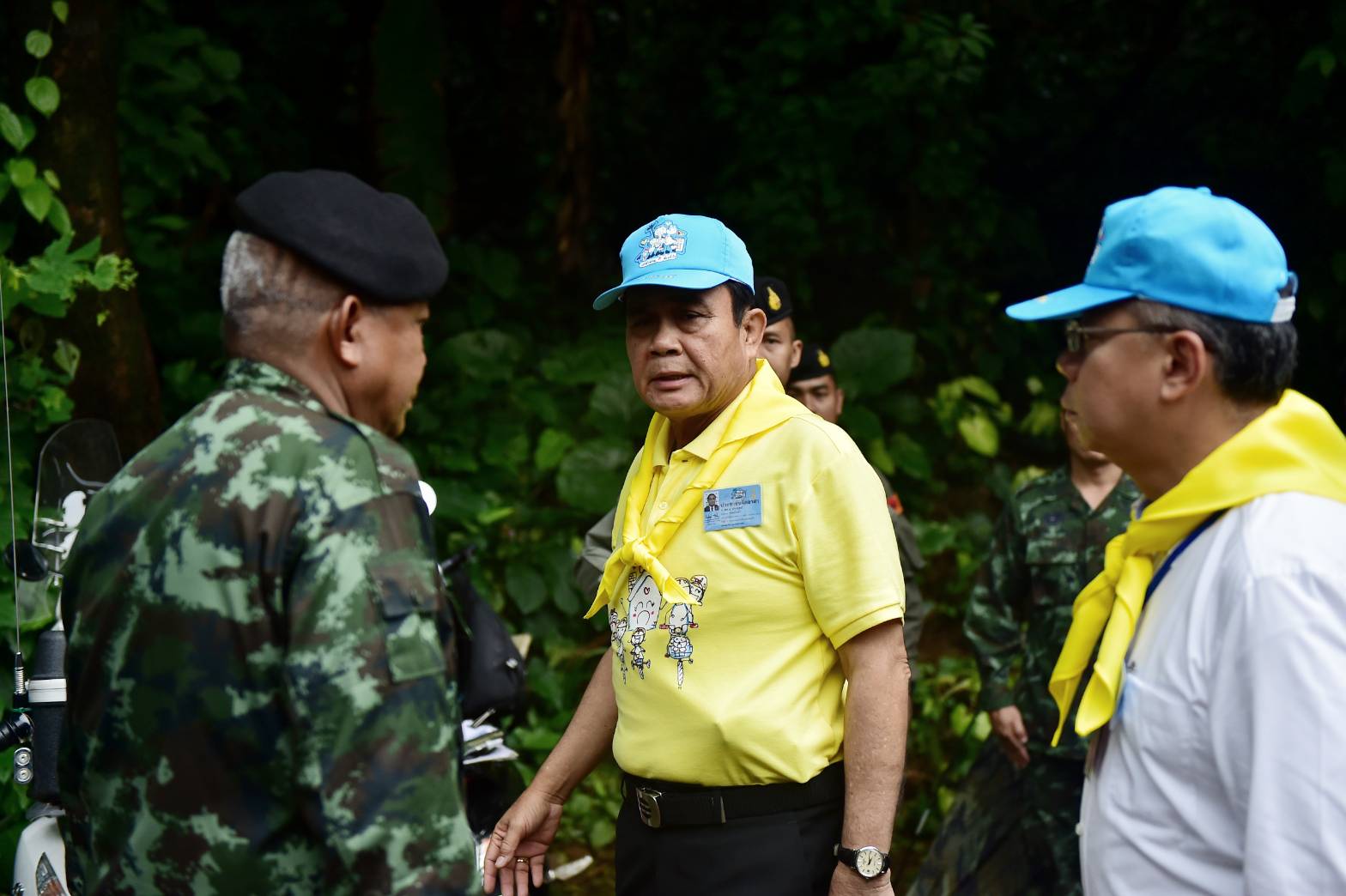 “บิ๊กตู่”ให้กำลังใจ-ขอบคุณเจ้าหน้าที่ช่วย 13 ชีวิตติดถ้ำหลวง สั่งตั้งไลน์กลุ่มรายงานความคืบหน้า