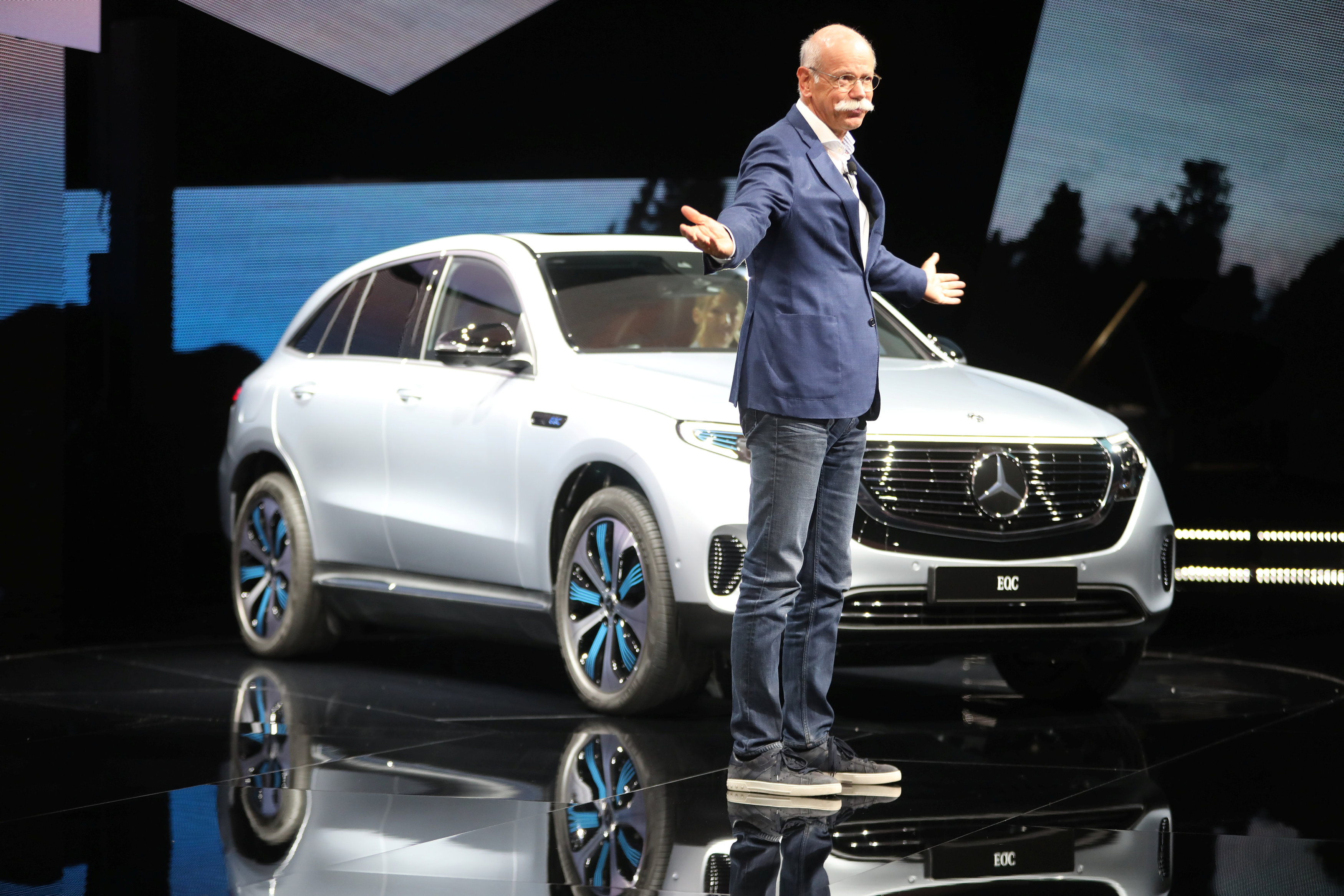 มาอีกค่าย! “เมอร์เซเดส-เบนซ์” เปิดตัวรถยนต์ไฟฟ้า SUV รุ่นแรก