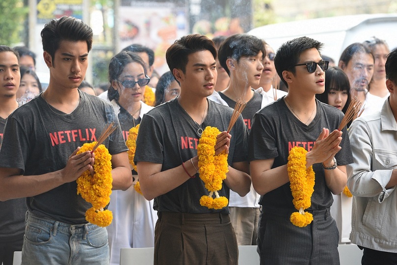 ได้ฤกษ์แล้ว “เคว้ง” ซีรีส์ไทยเรื่องแรกของ NETFLIX บวงสรวง-เริ่มถ่ายทำวันนี้  