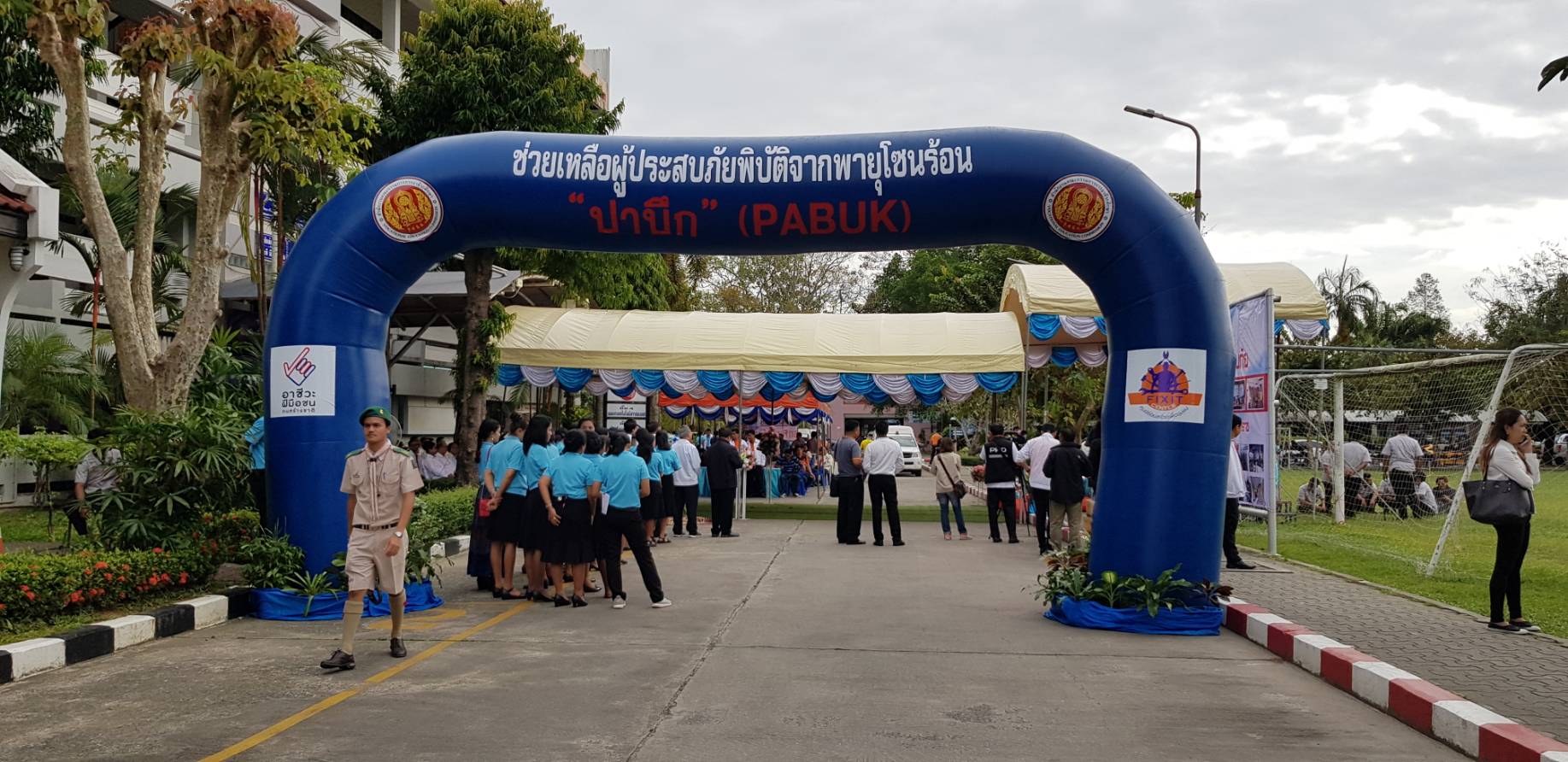 วิทยาลัยอาชีวศึกษานครศรีธรรมราชเปิดศูนย์ซ่อมสร้าง-ปล่อยคาราวานช่วยภัย”ปาบึก”