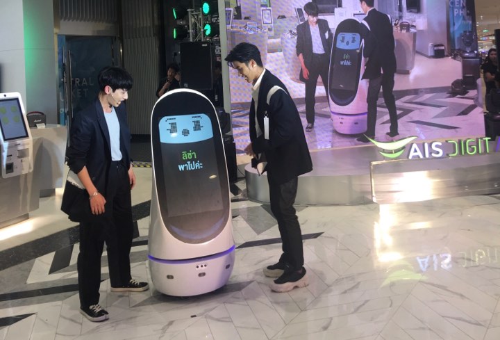 AIS โชว์ไฮเทคเผยโฉม “ดิจิทัลช้อป” แห่งแรกที่ภูเก็ต ใช้ หุ่นยนต์-ระบบอัตโนมัติ ให้บริการแทนคน