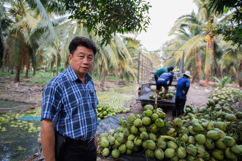 ประยูร วิสุทธิไพศาล ประธานกลุ่มวิสาหกิจชุมชนผู้ผลิตผลไม้ปลอดภัยสารพิษ (ออร์แกนิก) เพื่อส่งออก