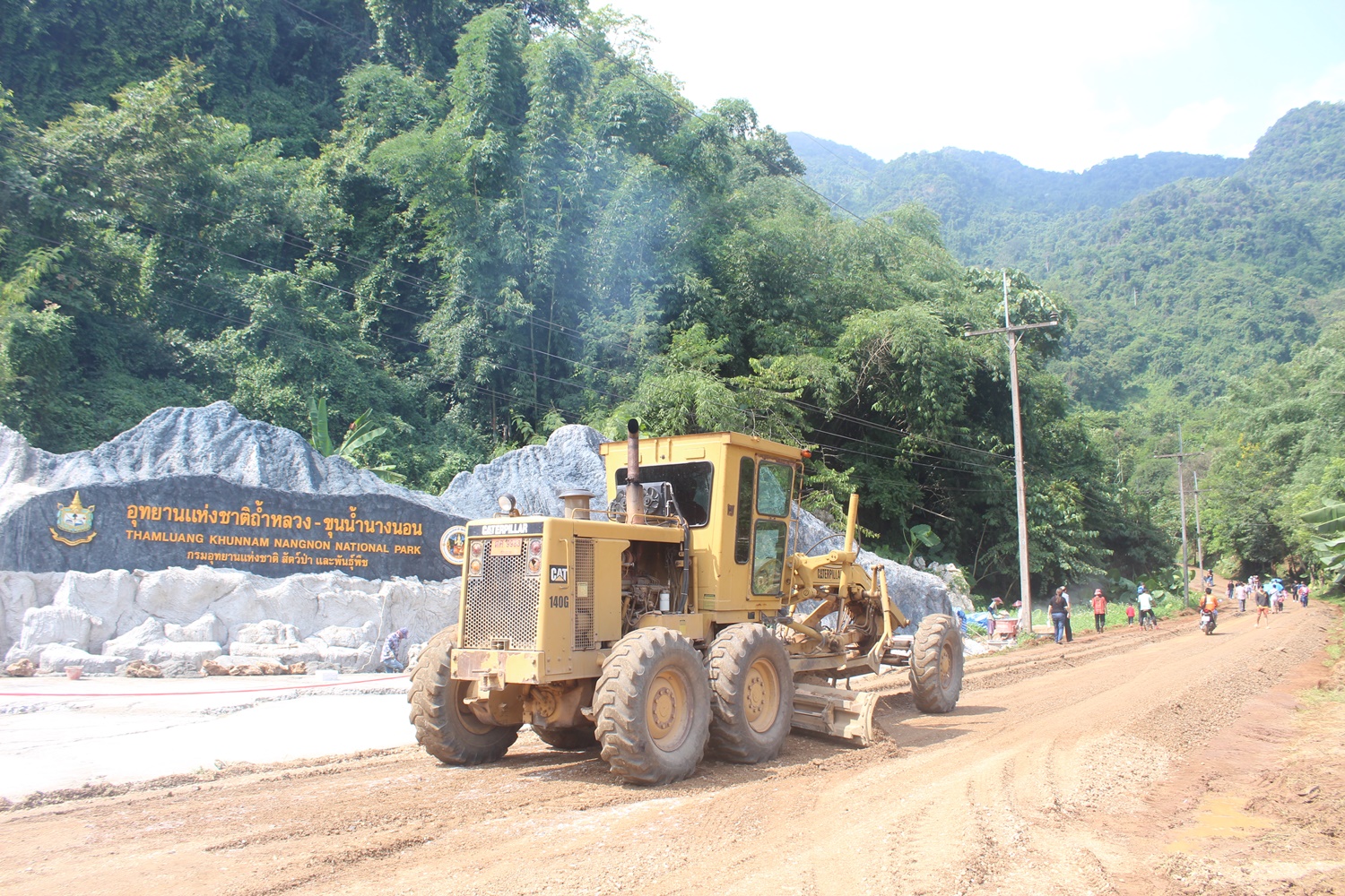 เอกชนเชียงรายบดถนนรับ นทท.เที่ยว”ถ้ำหลวง”ชี้งบจากรัฐ 3.8 พันล้านบาทล่าช้า