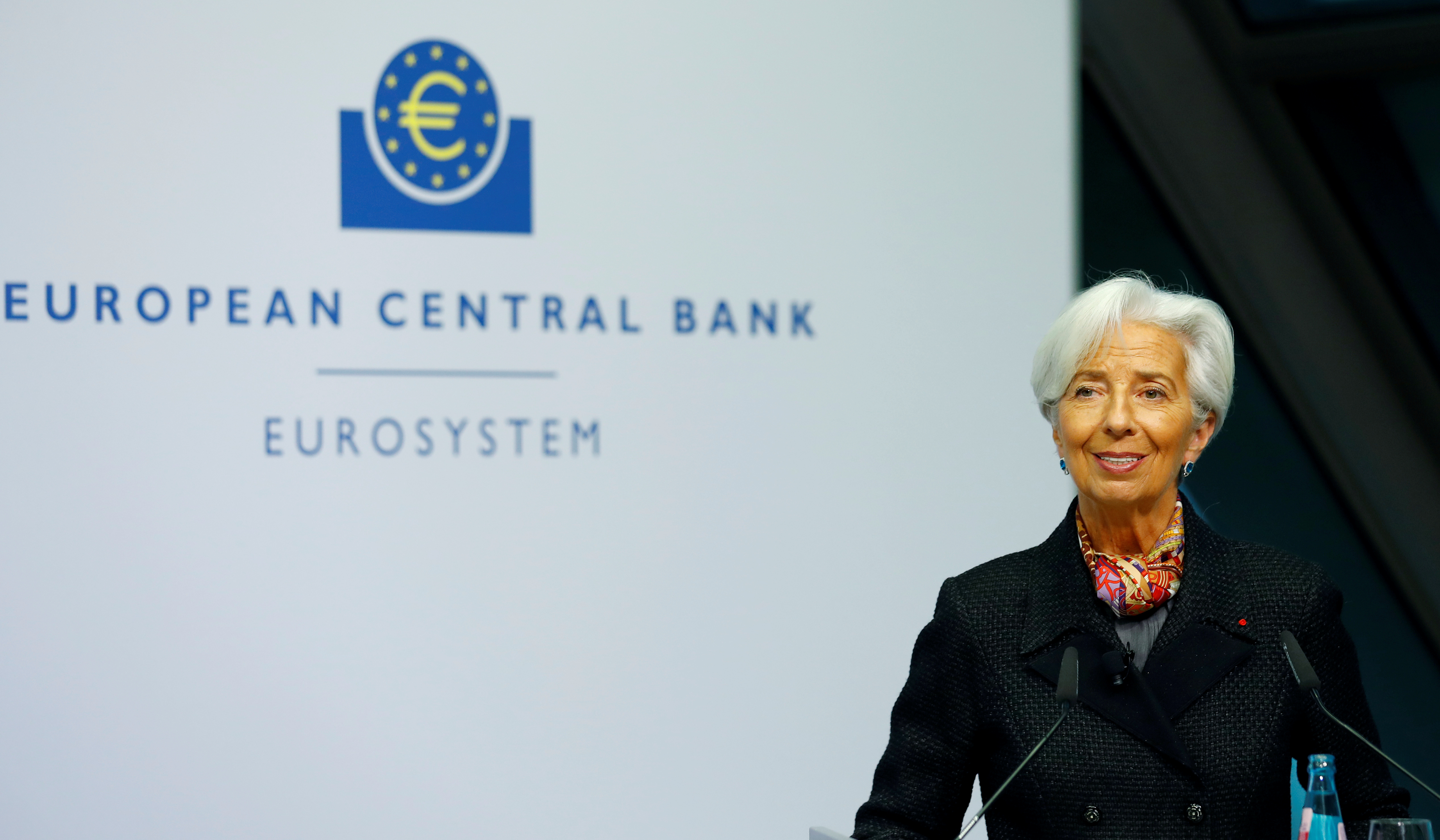 ECB มีมติคงอัตราดอกเบี้ย-เดินหน้า QE “ลาการ์ด” ชี้เศรษฐกิจยุโรปเริ่มฟื้น