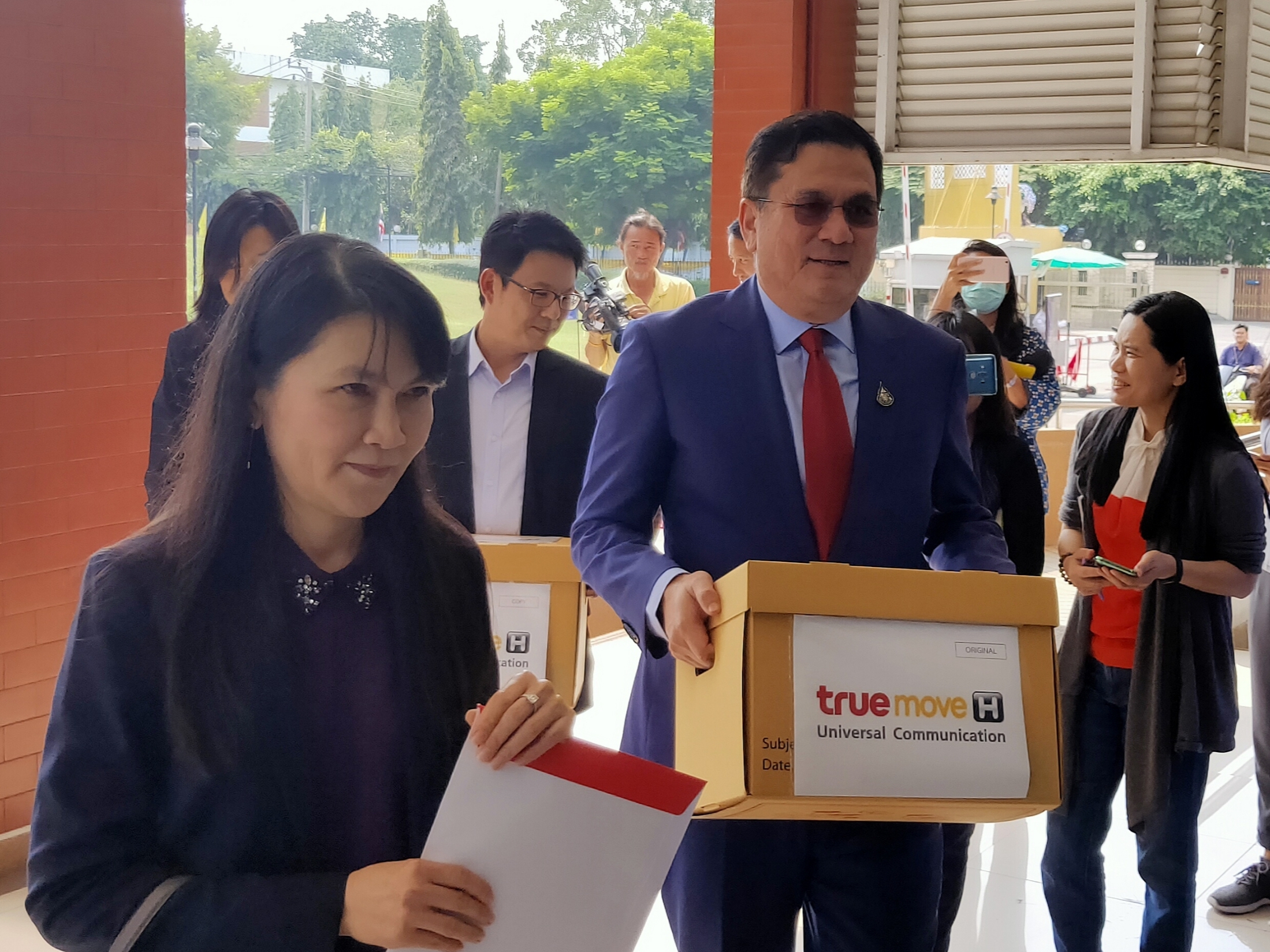 ฤกษ์ดี 11 โมง “ทรู-ทีโอที” ประเดิมยื่นซองประมูล 5G 