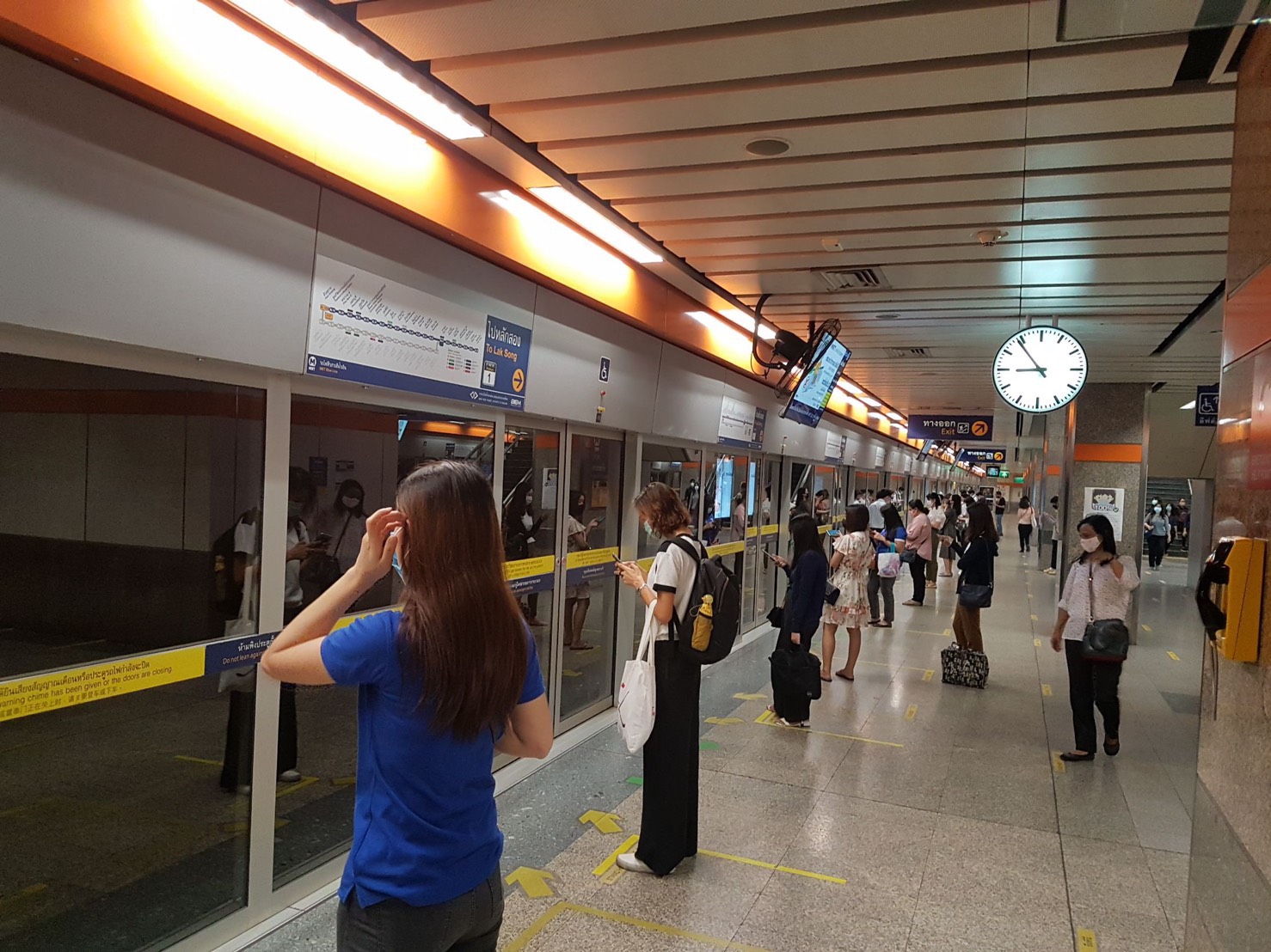 1 มิ.ย. BEM แจกหน้ากากผ้า 1 ล้านชิ้น ให้ผู้ใช้บริการรถไฟฟ้า MRT