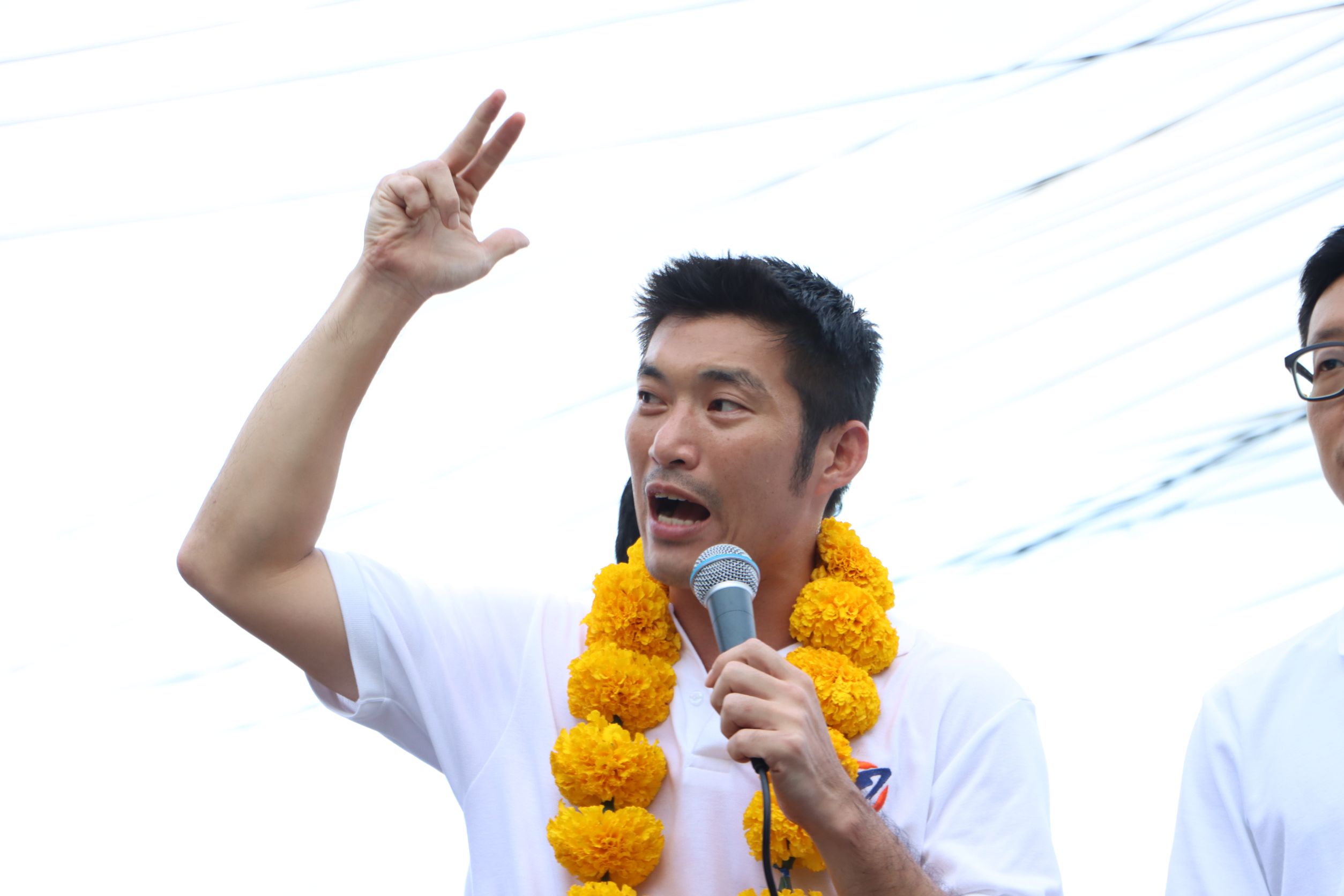 กกต.ฟันคดีอาญา “ธนาธร” ให้เงินกู้อนาคตใหม่เกิน 10 ล้าน โทษทั้งจำ-ปรับ