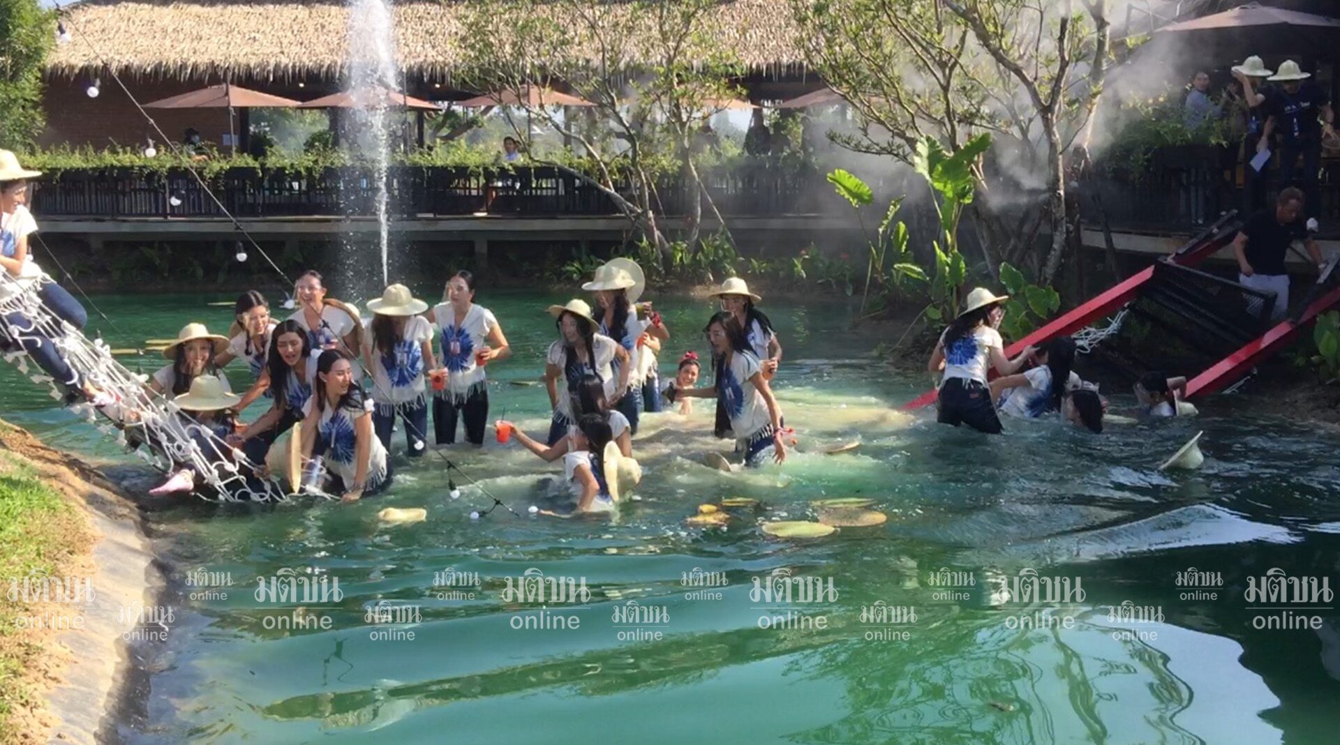 สะพานล่ม สาวงามผู้เข้าประกวดนางสาวไทย ตกน้ำ-บาดเจ็บ 3 ราย