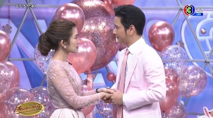 ซานต้า “โต๋” เซอร์ไพรส์ของขวัญ “ไบรท์” ขอแต่งงาน หลังคบ 9 ปี