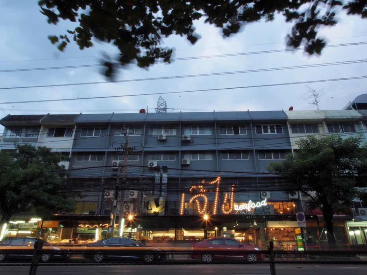 สามีเจ๊ไข่ ร้านเจ๊ไข่ ซีฟู้ด ยิงตัวเองเสียชีวิต ภายในห้องพัก