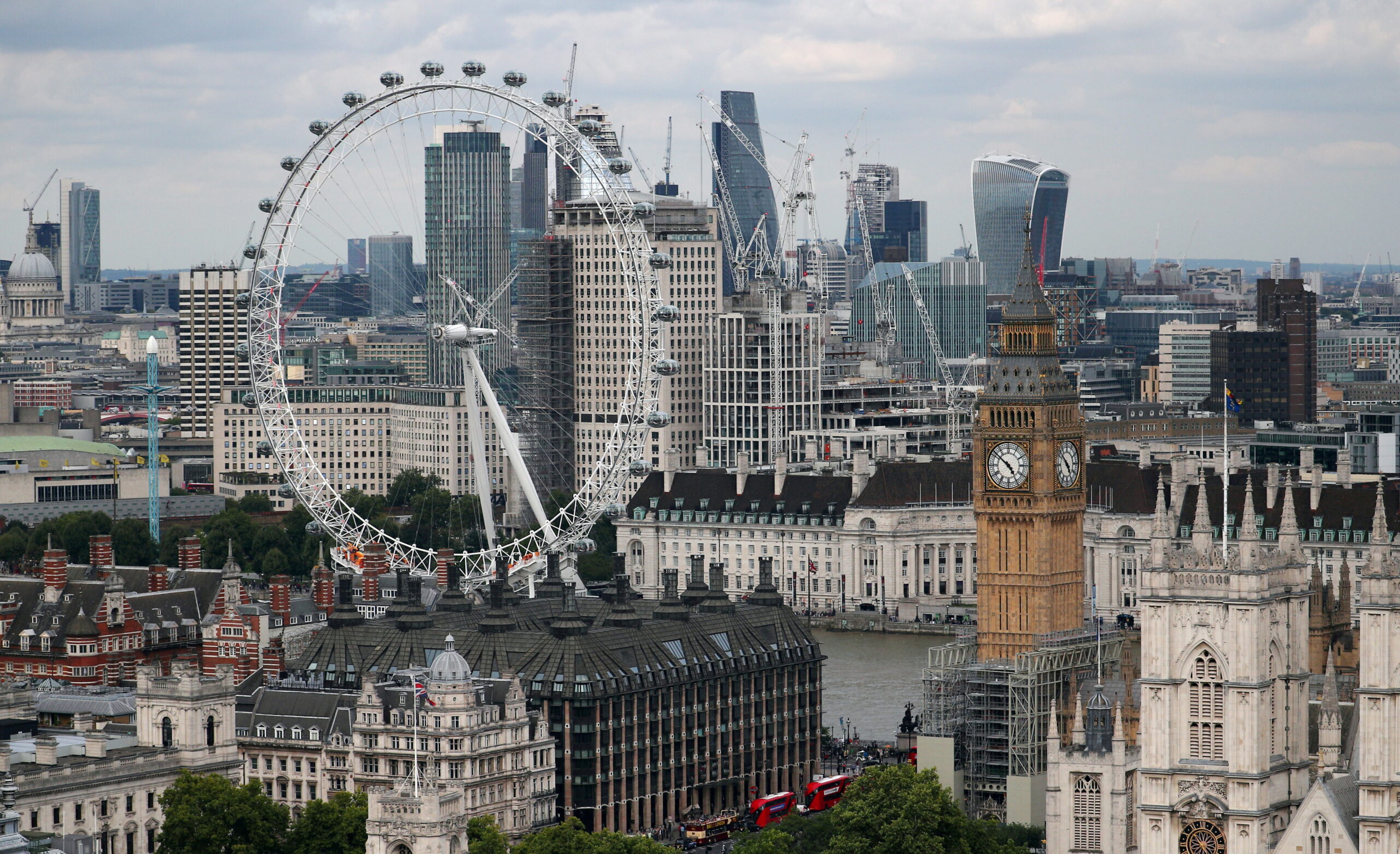 รายงานชี้ 2025 UK โดนหนักสุดใน 5 ประเทศ เอไอแย่งงาน
