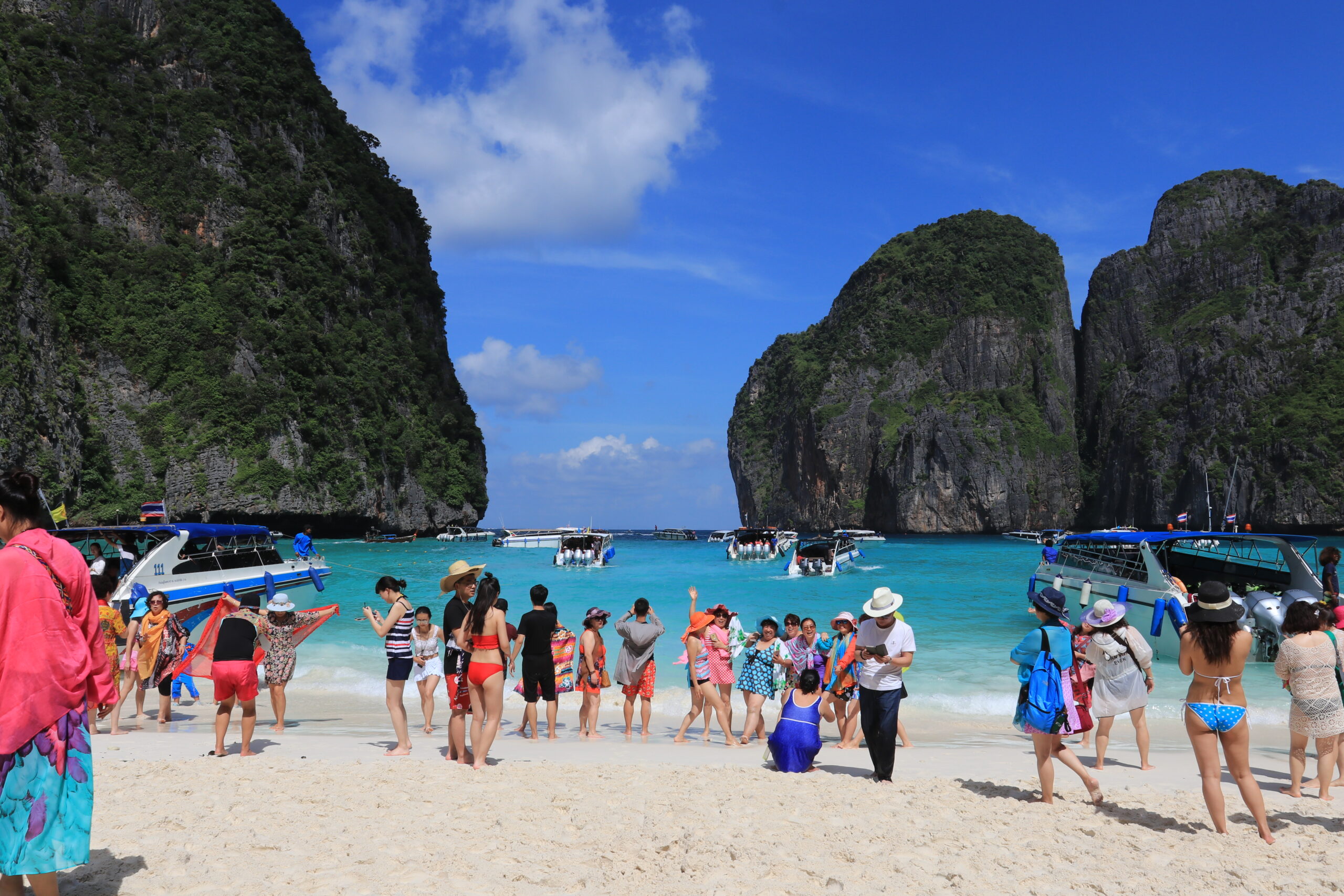 ชมรมธุรกิจการท่องเที่ยว “เกาะพีพี” งดเดินทางเข้า-ออก 7 วัน หลังยอดโควิดพุ่ง