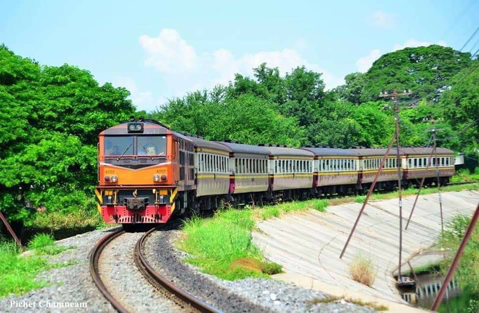 รถไฟโหนกระแส “ลิซ่า” เพิ่มรอบไปเทศกาลลูกชิ้นยืนกิน สถานีบุรีรัมย์