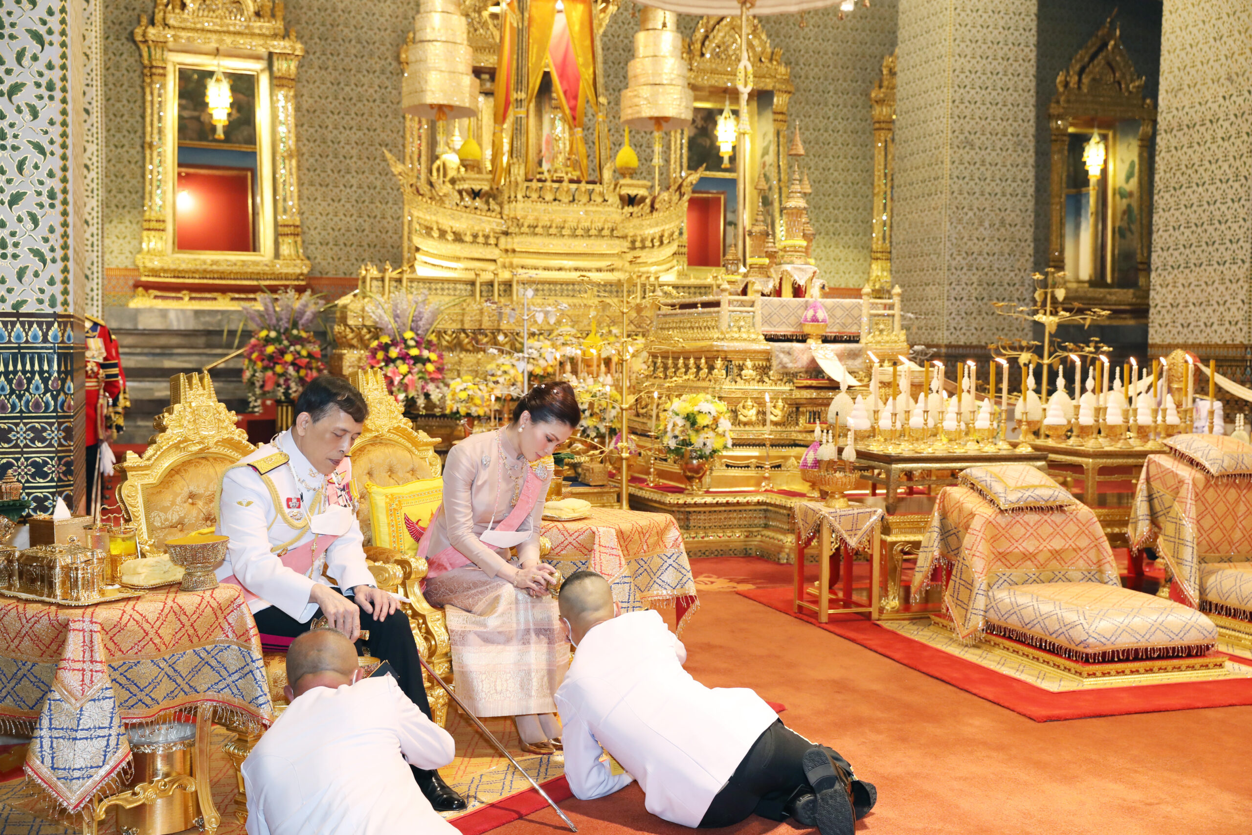 ในหลวง พระราชินี ทรงบำเพ็ญพระราชกุศล เนื่องในวันปิยมหาราช