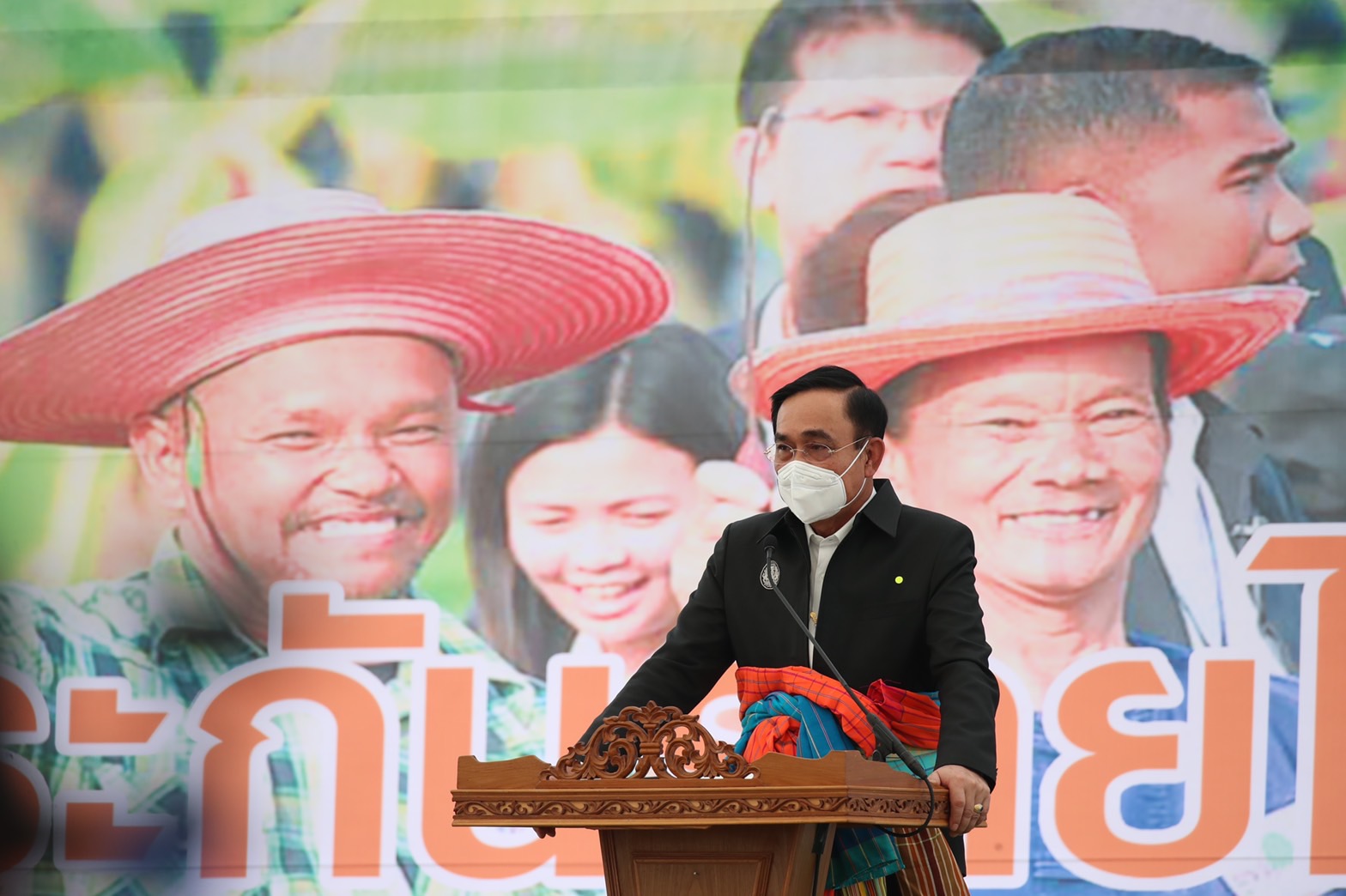 ประยุทธ์ลงสุพรรณบุรี กดปุ่มโอนเงินช่วยชาวนา กว่า 9.9 หมื่นล้านบาท