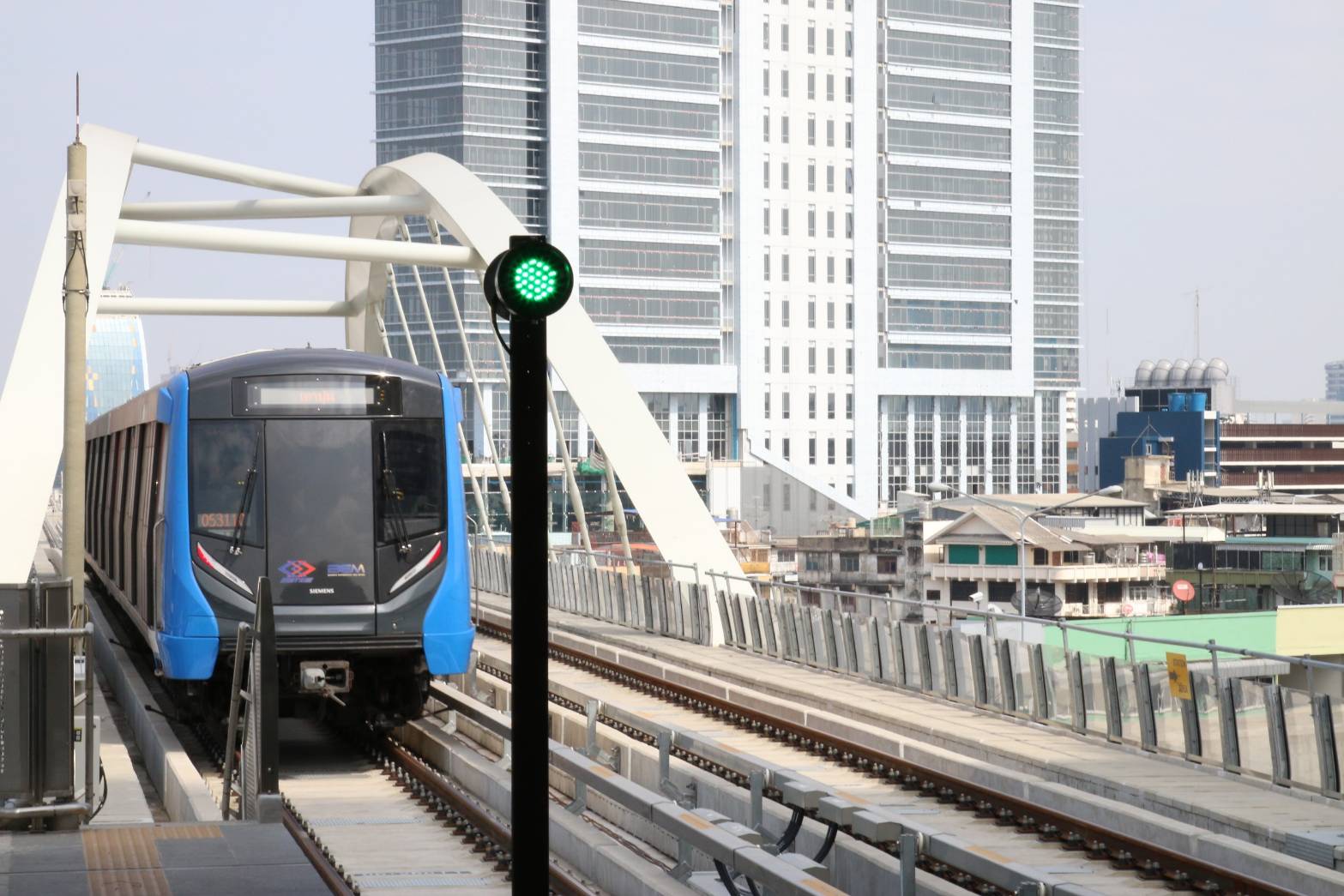 ครม.ไฟเขียว ค่าโดยสารรถไฟฟ้าสายสีน้ำเงินใหม่ เริ่มต้น 17 บาท สูงสุด 43 บาท
