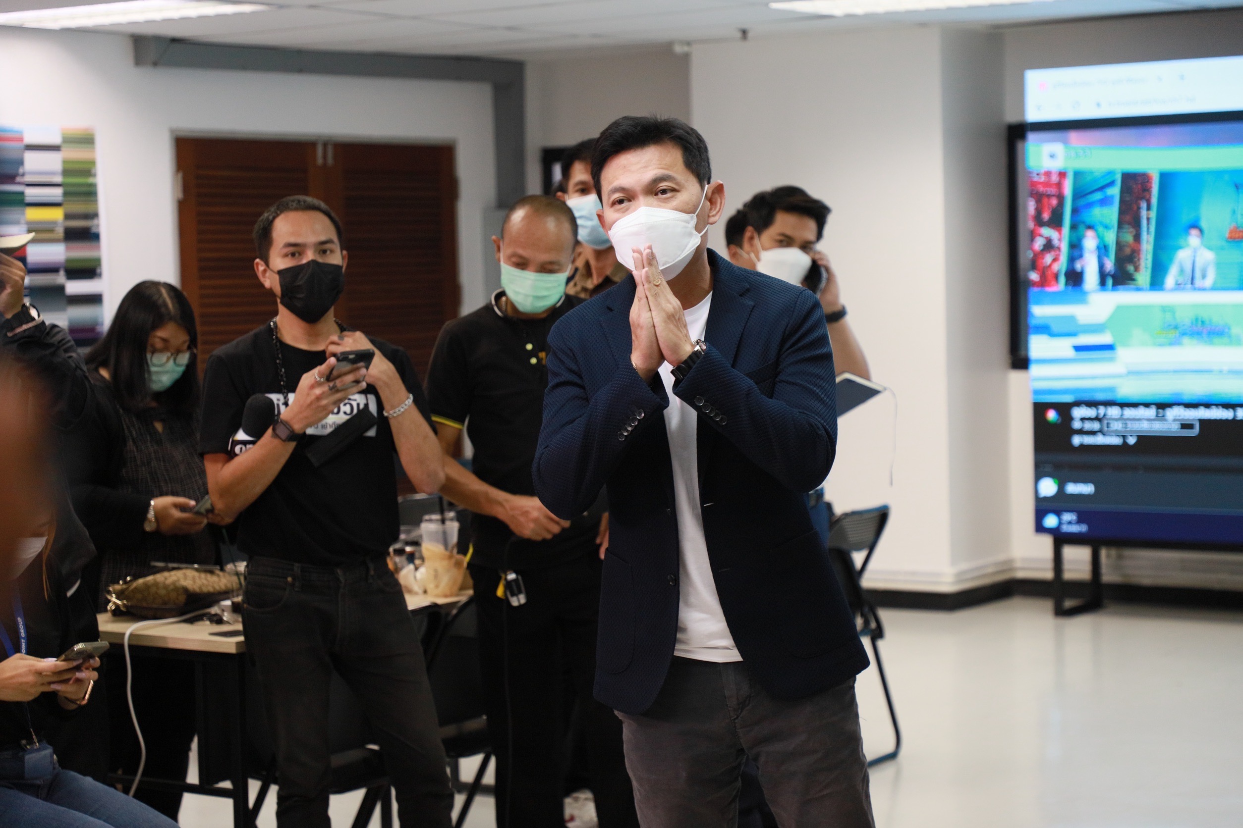 โพลเลือกตั้งไม่สำคัญ สุชัชวีร์ ลุ้นผลคะแนนจริง