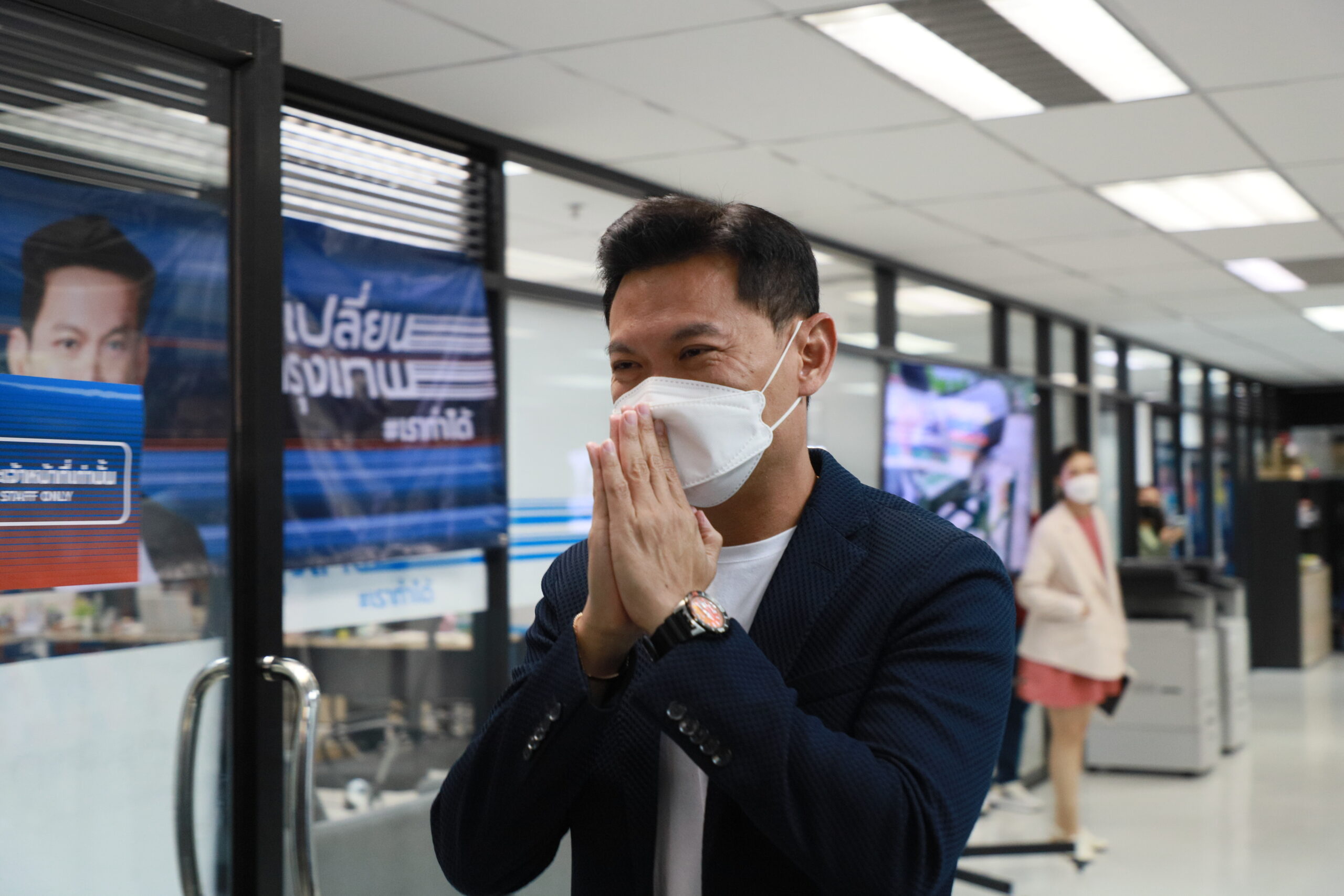 สุชัชวีร์ โทรยินดี ชัชชาติ ชนะผู้ว่า กทม. รอคุยตำแหน่งใน ปชป.  