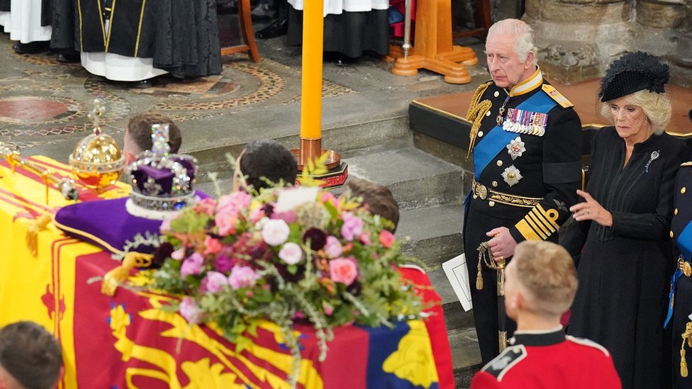 ควีนเอลิซาเบธที่ 2 : พระราชพิธีพระบรมศพยกย่อง “ความมุ่งมั่นในภารกิจ” ตลอดพระชนมชีพ