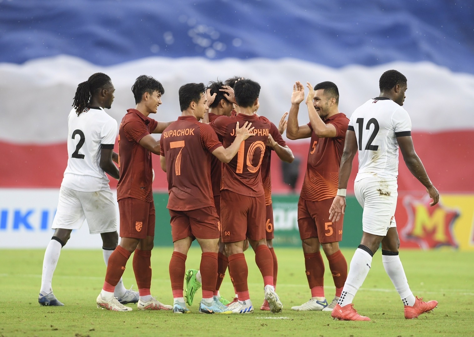 ช้างศึกไทย เฉือน ตรินิแดด 2-1 คว้าที่ 3 คิงส์คัพ ปลอบใจแฟนบอล