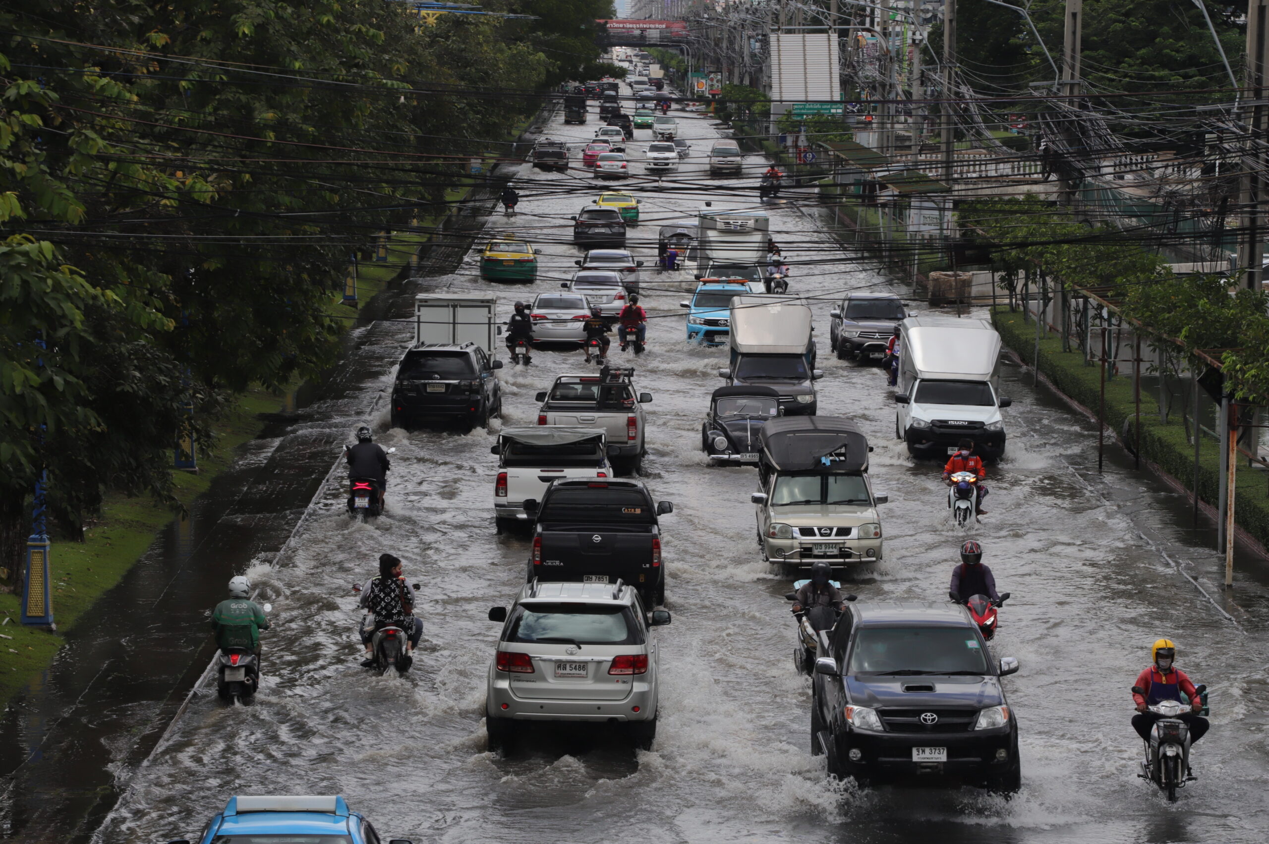 กรมอุตุฯเตือน 11 เขตใน กทม. รับมือฝนตกหนักมาก 20 เขตตกปานกลาง