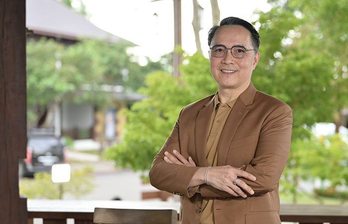 ดร.อดิศวร์ หลายชูไทย