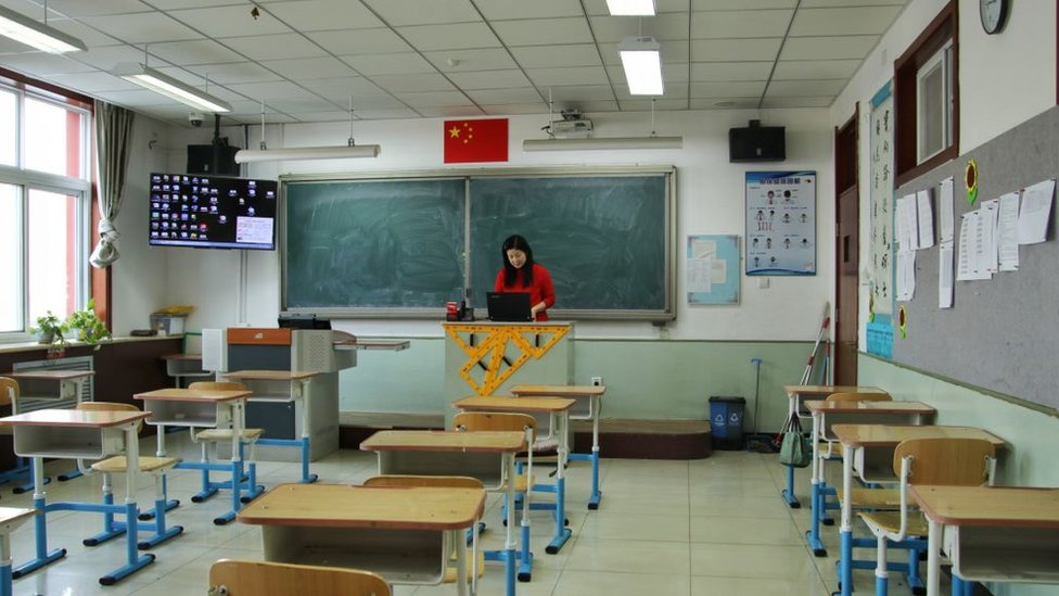 โควิดระบาดในจีน ทำให้โรงเรียนในเซี่ยงไฮ้ต้องสอนผ่านออนไลน์
