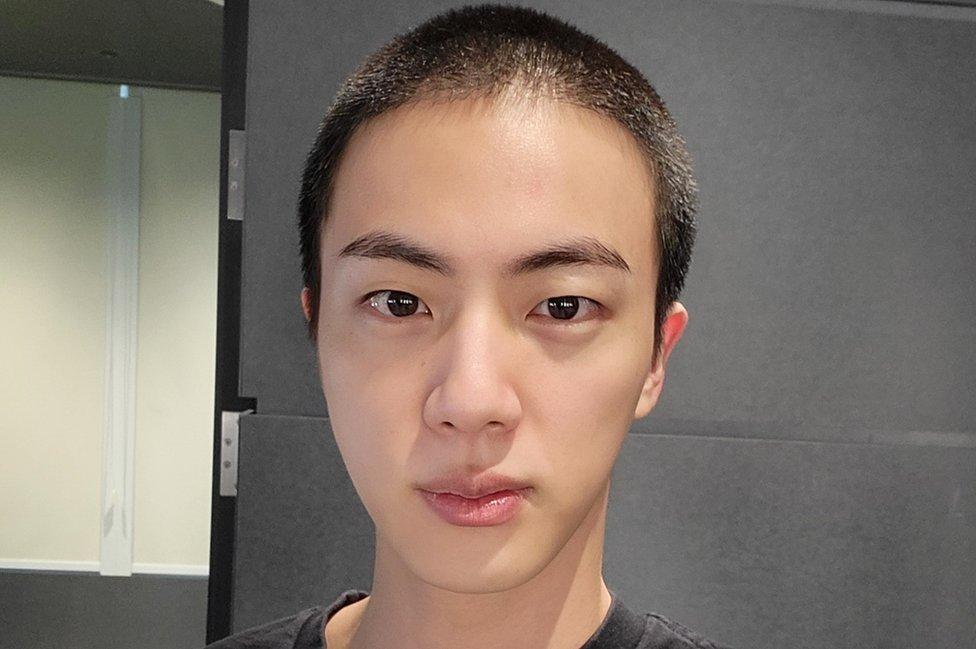จิน วง BTS ต้องฝึกอะไรบ้างเมื่อเข้ากรมรับใช้ชาติ