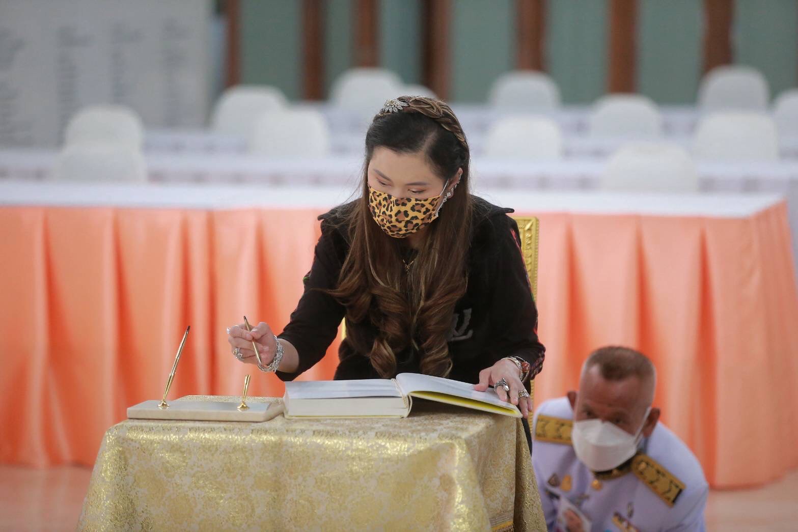 กรมพระศรีสวางควัฒนฯ เสด็จลงพระนามพระราชทานพร เจ้าฟ้าพัชรกิติยาภาฯ