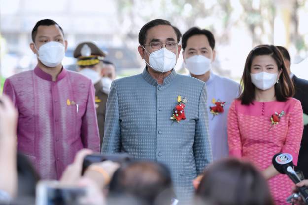 ประยุทธ์ สวมบท ขุนค้อน ศักดิ์สยาม ใช้สิทธิ์พาดพิง สันติ แขวะ กัญชา