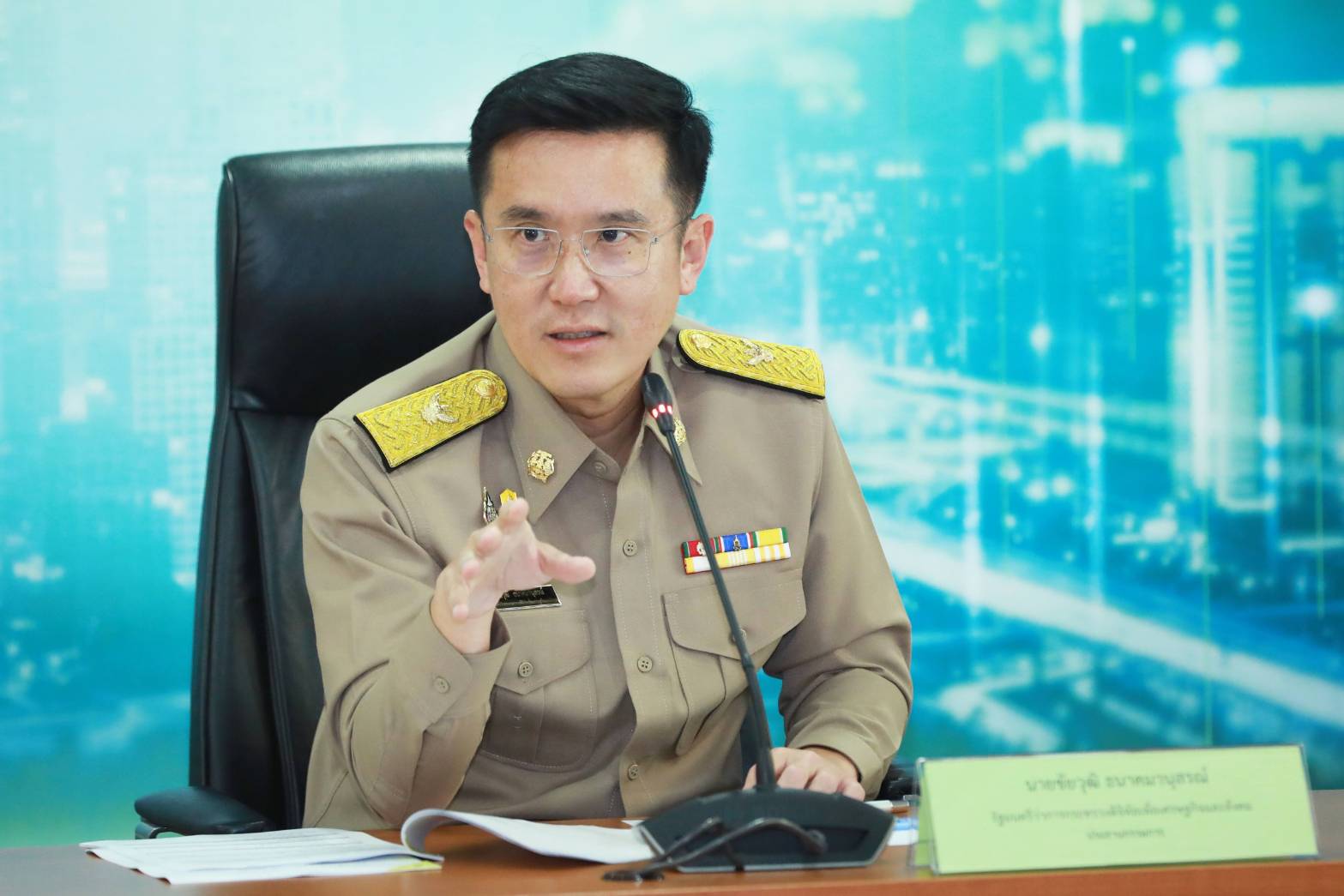 “ชัยวุฒิ” ดีอีเอส สั่งลุย เร่งปราบบัญชีม้า-แก้ปัญหาซิมผี