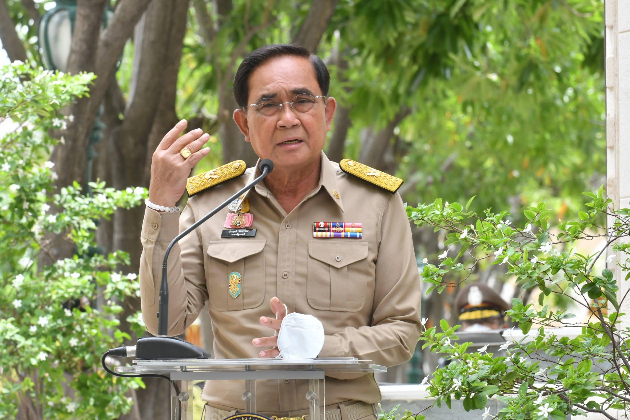 ประยุทธ์ ไม่เลิกเล่นการเมือง แทงกั๊กรับนายกฯ ส้มหล่น