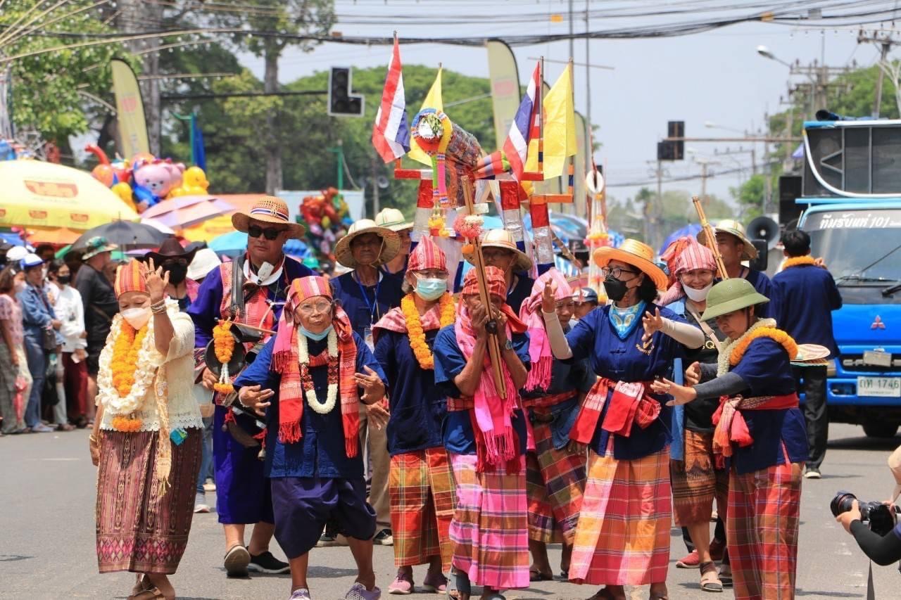ร้อยเอ็ด จัดบุญบั้งไฟขอฝน 1,000 บั้ง ถวายองค์พระมหาธาตุ มากสุดในโลก