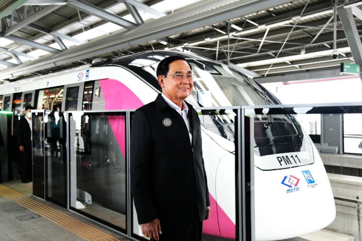 ประยุทธ์ ตรวจความพร้อม รถไฟฟ้าสายสีชมพู ก่อนเปิดทดสอบปลายปีนี้
