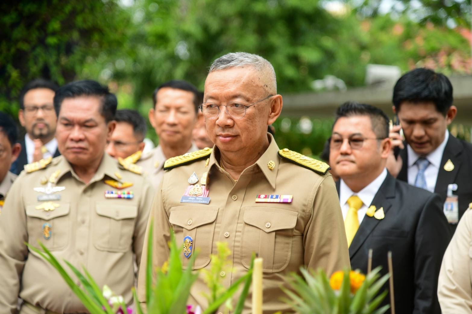 ประวัติ “เพิ่มพูน ชิดชอบ” เด็กสวนฯ จากตำรวจสู่ รมว.กระทรวงศึกษาฯ
