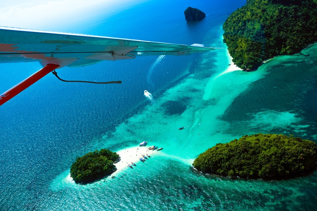 เครื่องบินทำการบินชมวิวเกาะ